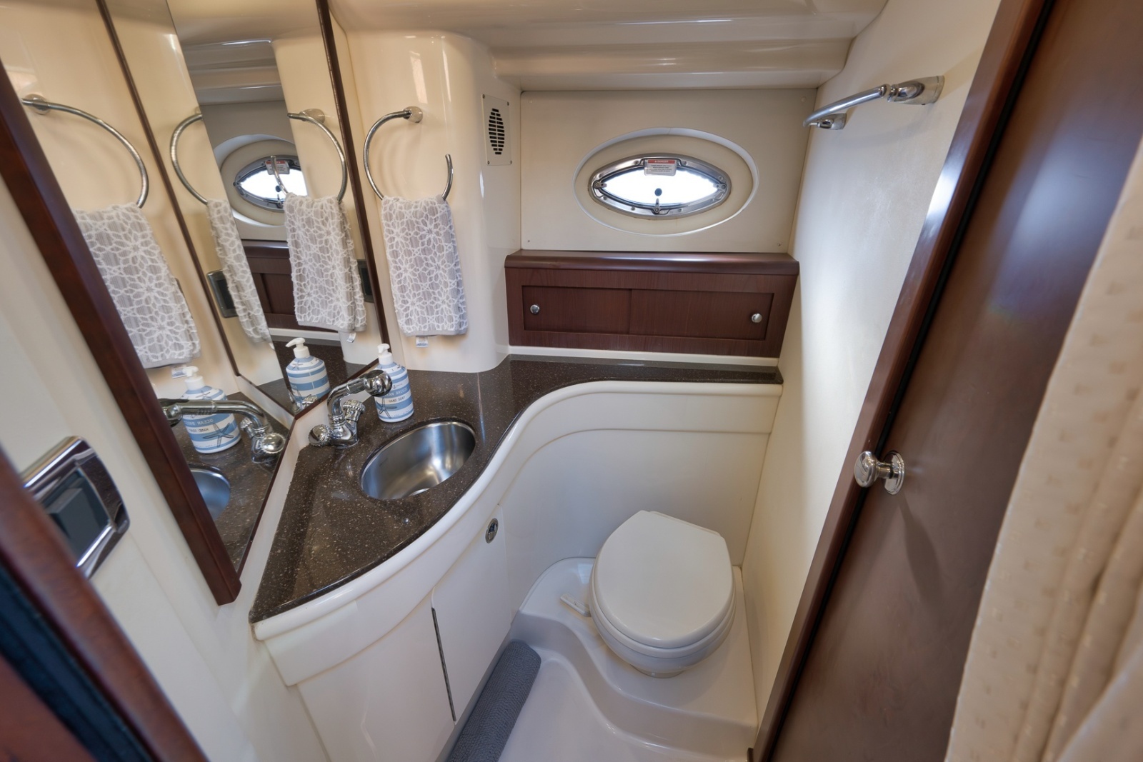 2012 Meridian 441 Sedan