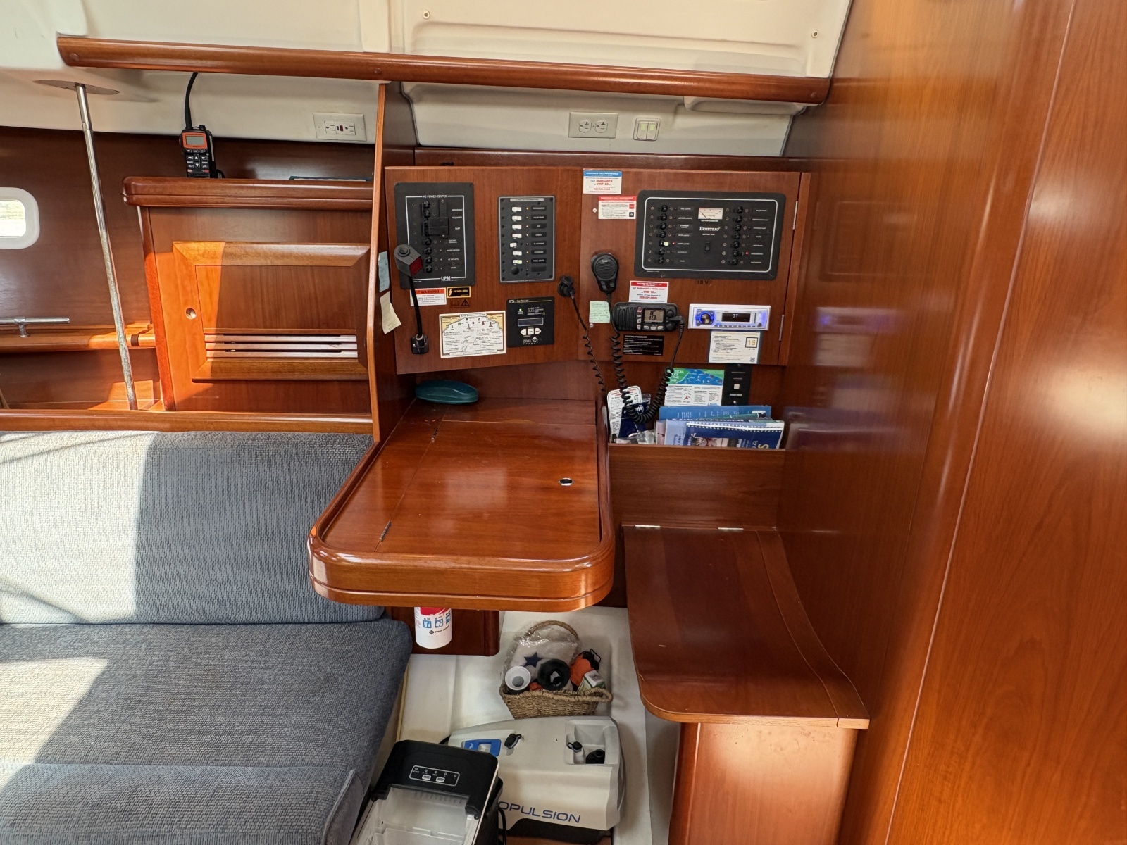 2006 Beneteau 373