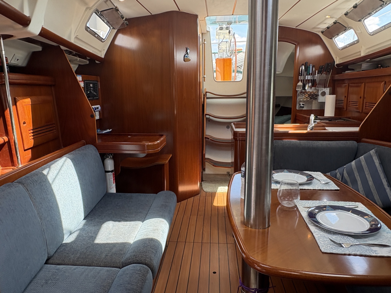 2006 Beneteau 373