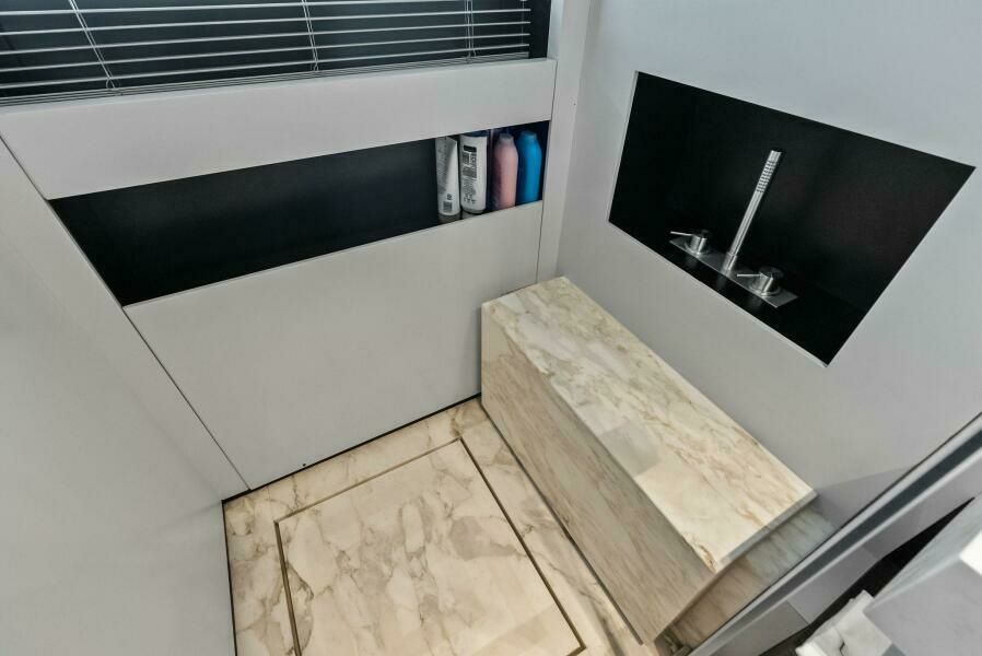 2023 Custom Line 33 Navetta