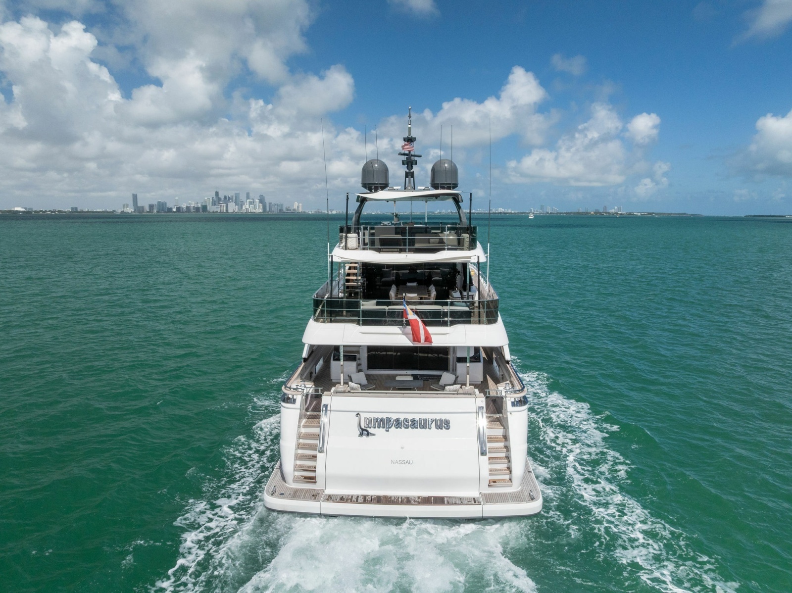 2023 Custom Line 33 Navetta