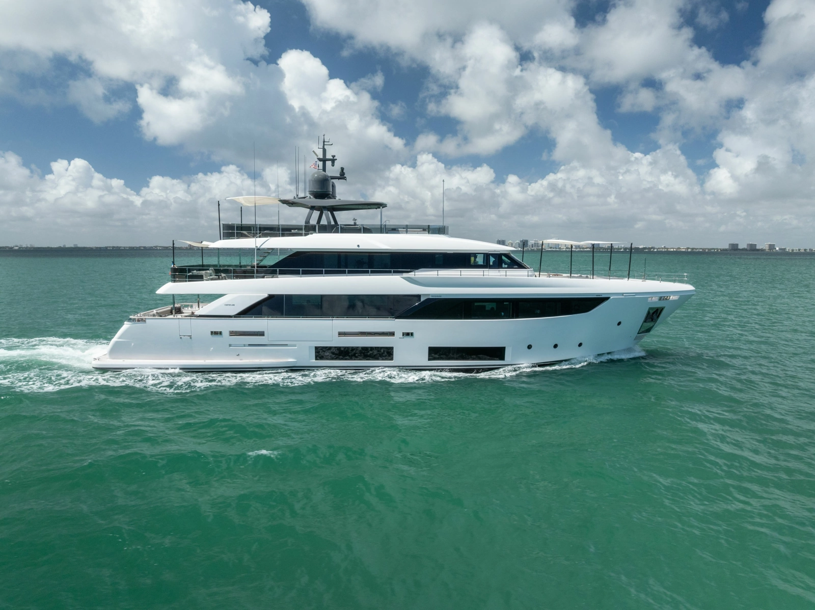 2023 Custom Line 33 Navetta