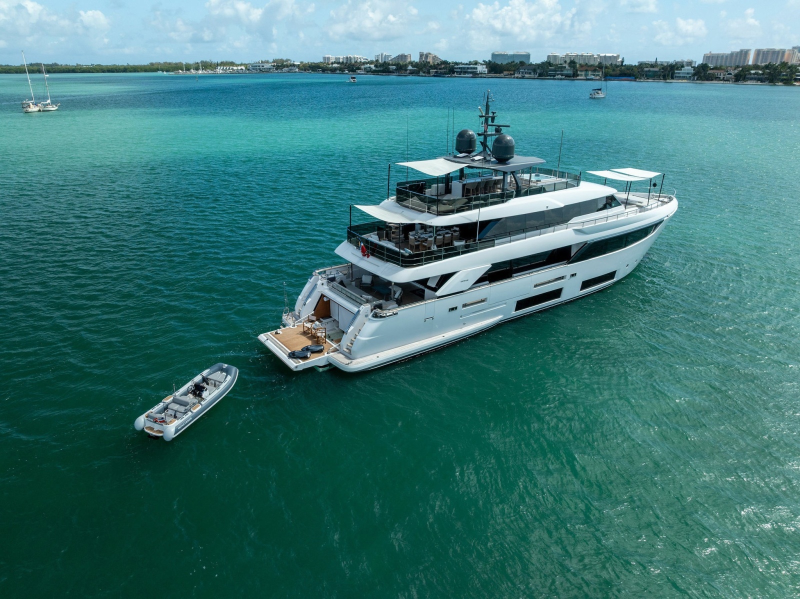 2023 Custom Line 33 Navetta