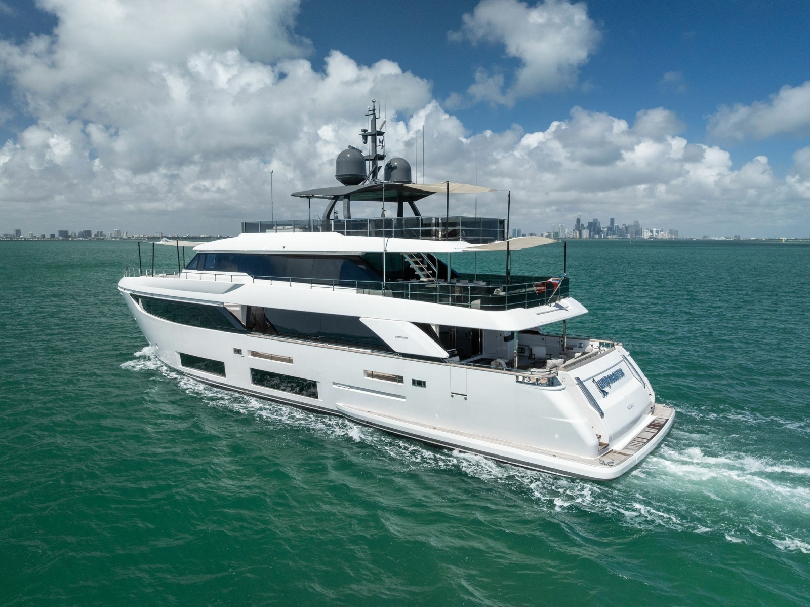 2023 Custom Line 33 Navetta