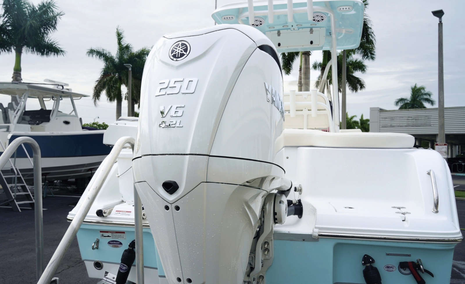 2027 Sea Hunt Ultra 229
