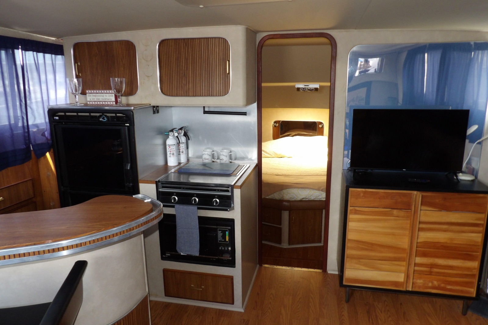 1984 Chris-Craft 381 Catalina