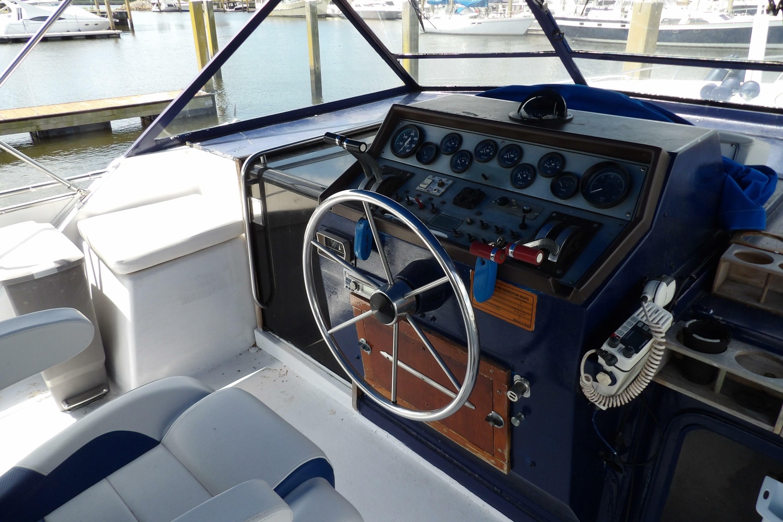 1984 Chris-Craft 381 Catalina
