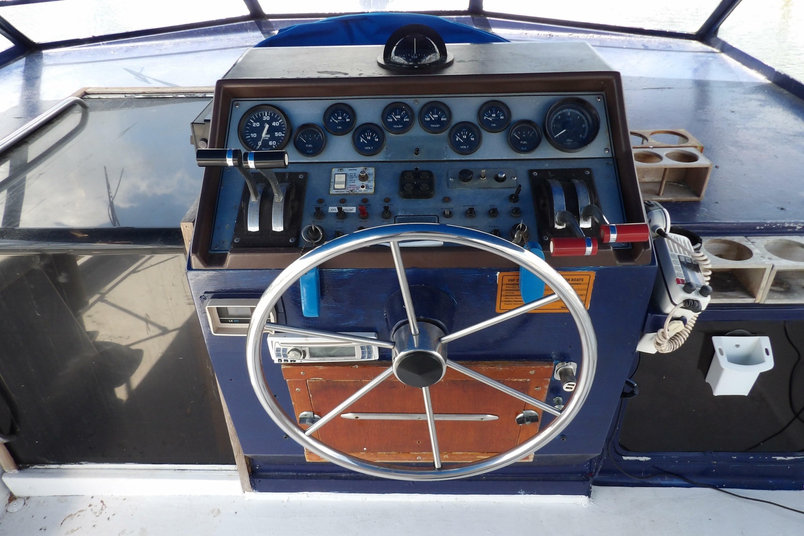 1984 Chris-Craft 381 Catalina