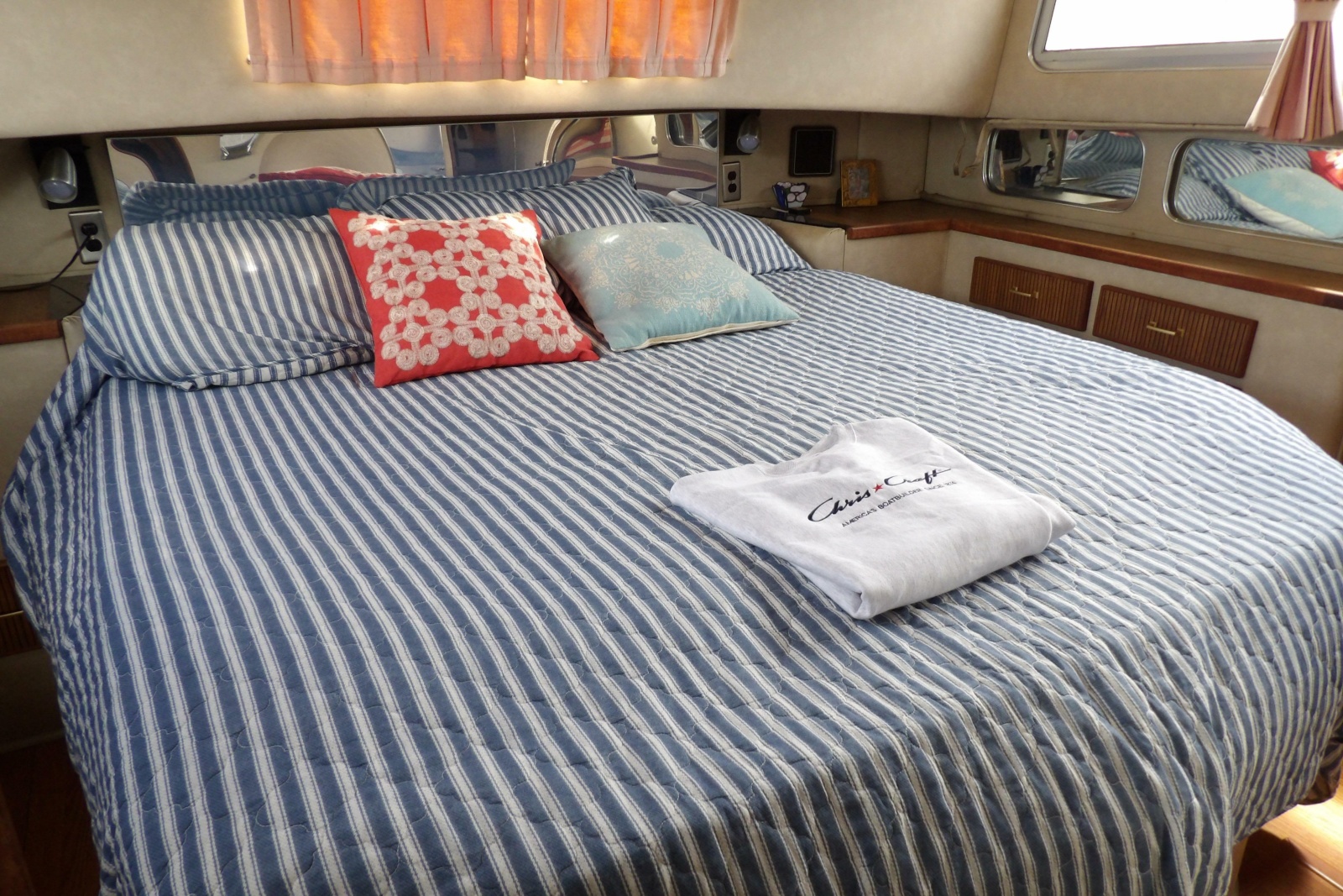 1984 Chris-Craft 381 Catalina