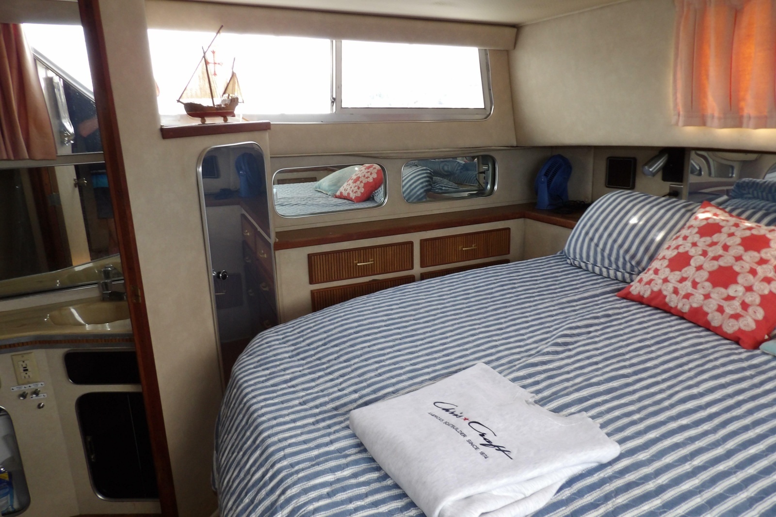 1984 Chris-Craft 381 Catalina