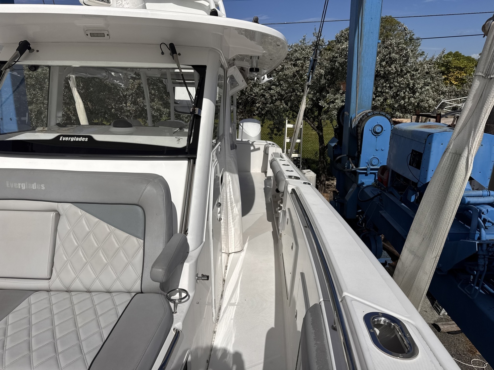 2016 Everglades 435 CC