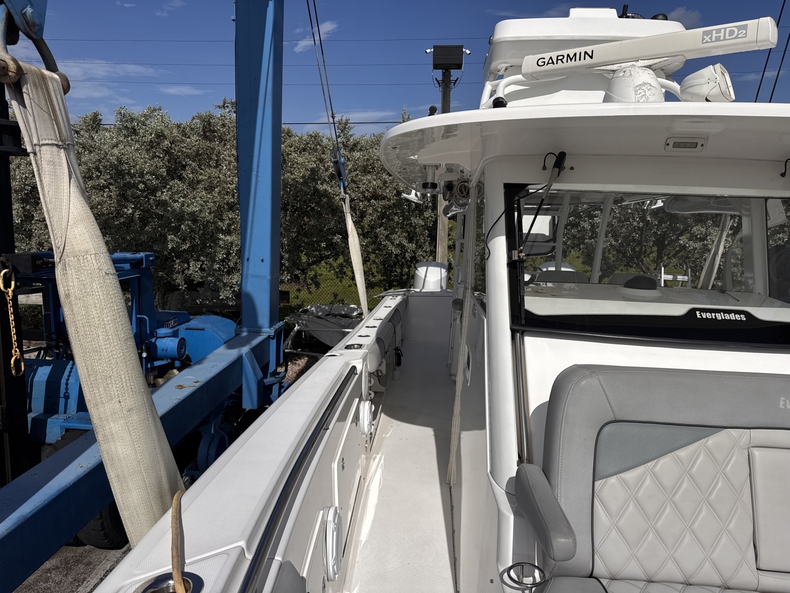 2016 Everglades 435 CC