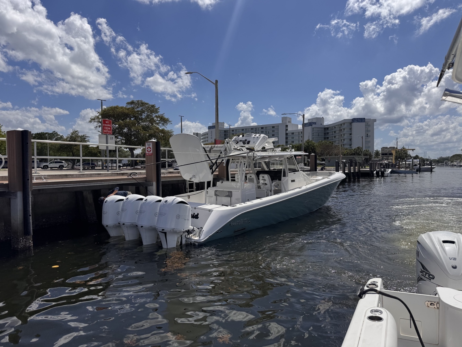 2016 Everglades 435 CC