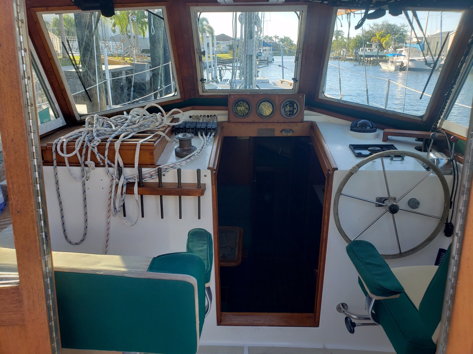 1989 Cape Dory MS300