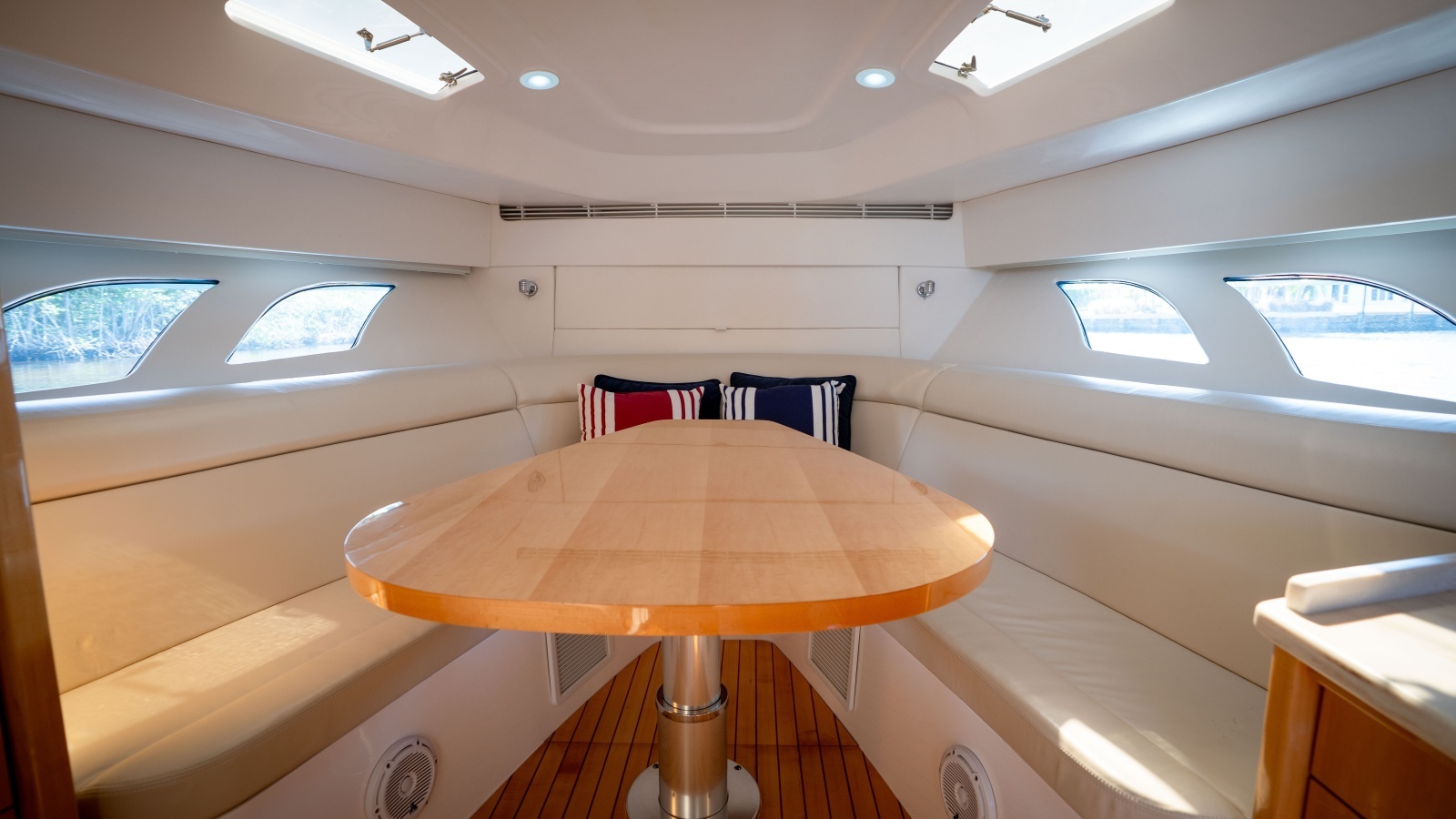 2019 Intrepid 475 Sport Yacht