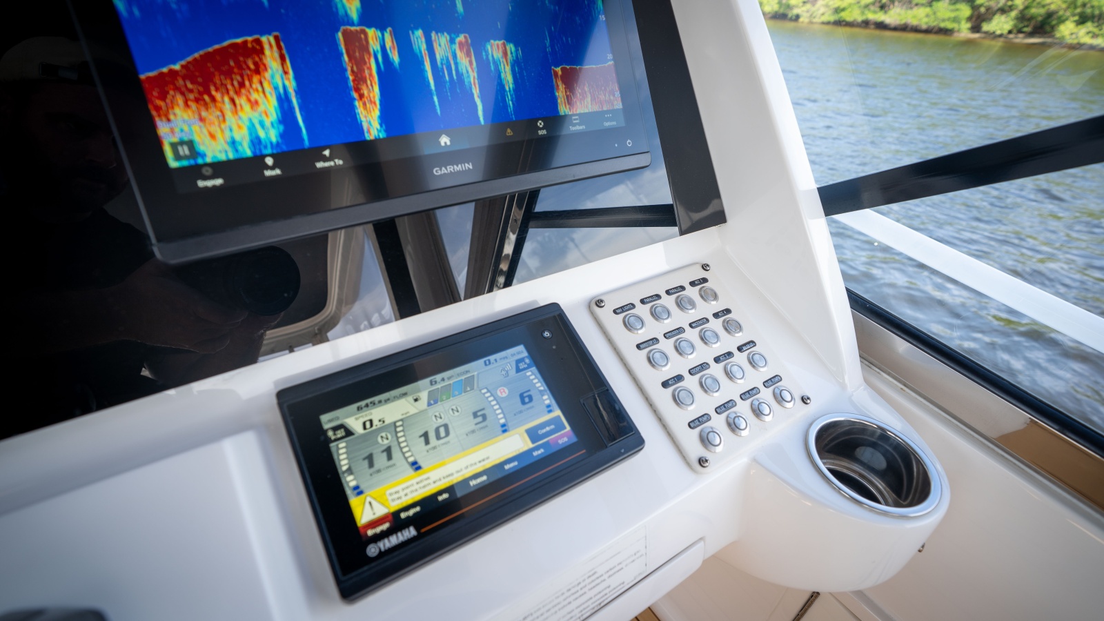 2019 Intrepid 475 Sport Yacht