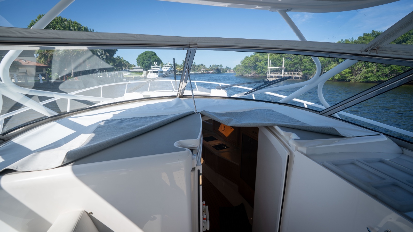 2019 Intrepid 475 Sport Yacht