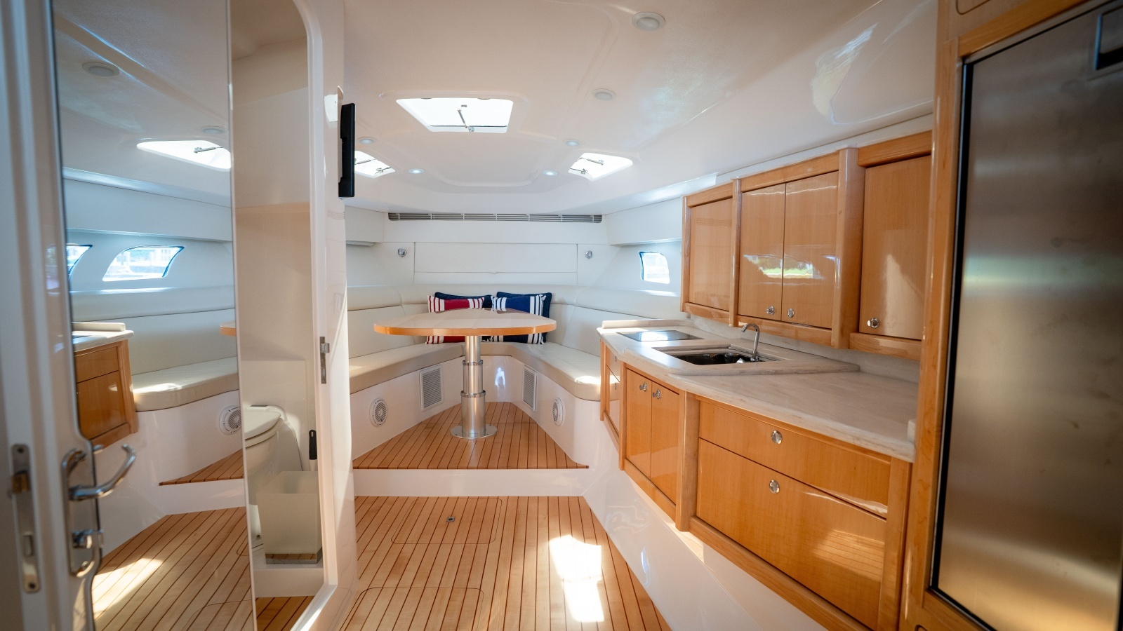 2019 Intrepid 475 Sport Yacht