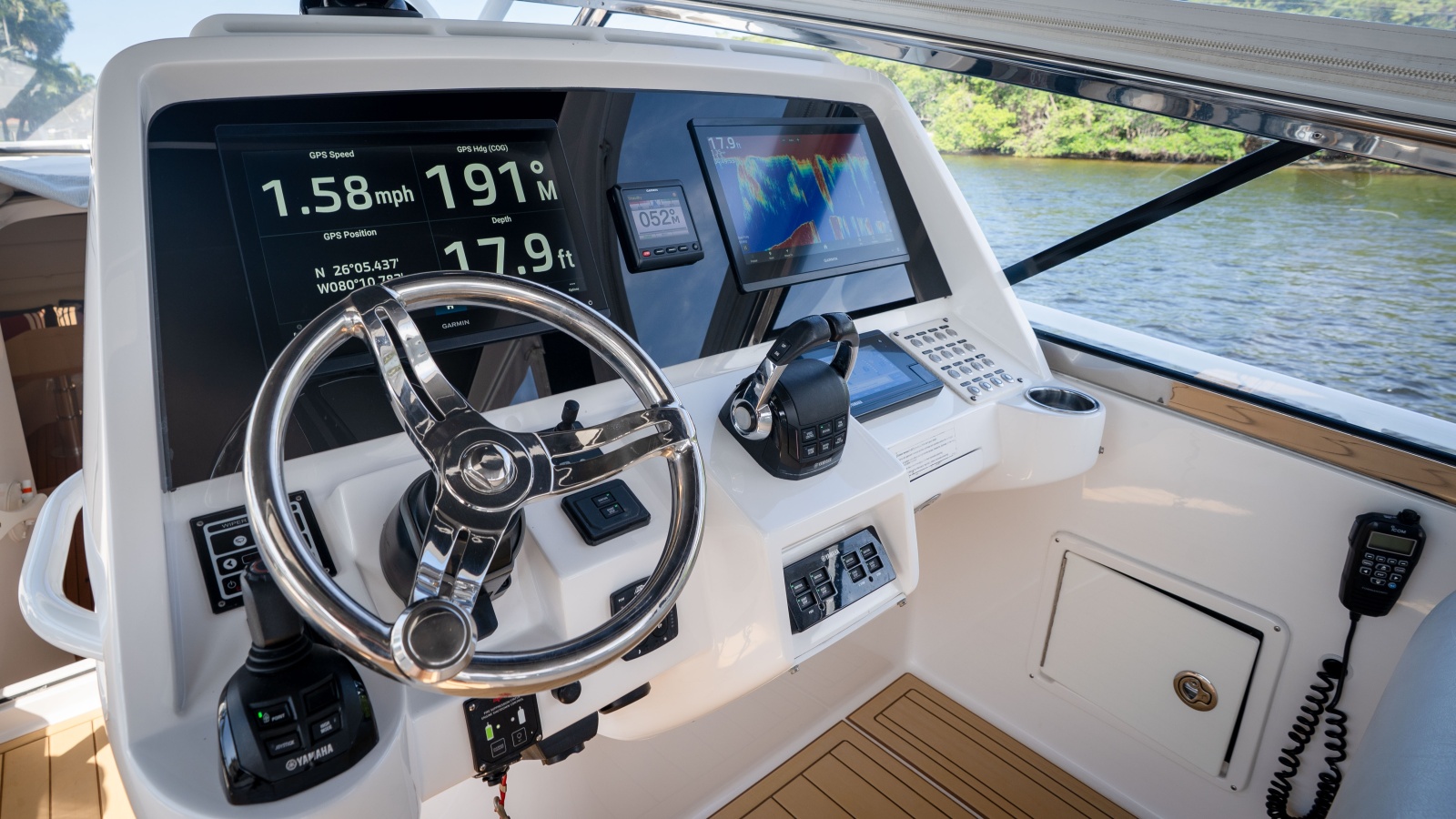 Damn Lucky  Yacht Photos Pics 