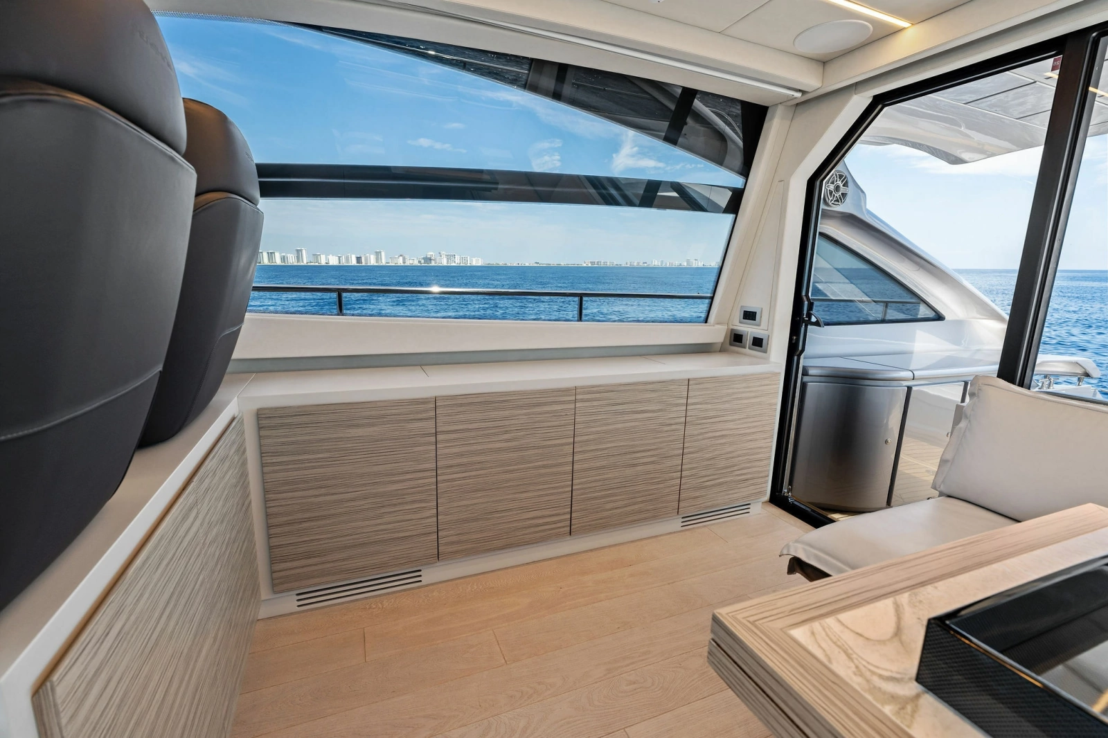 2023 Pershing 6X