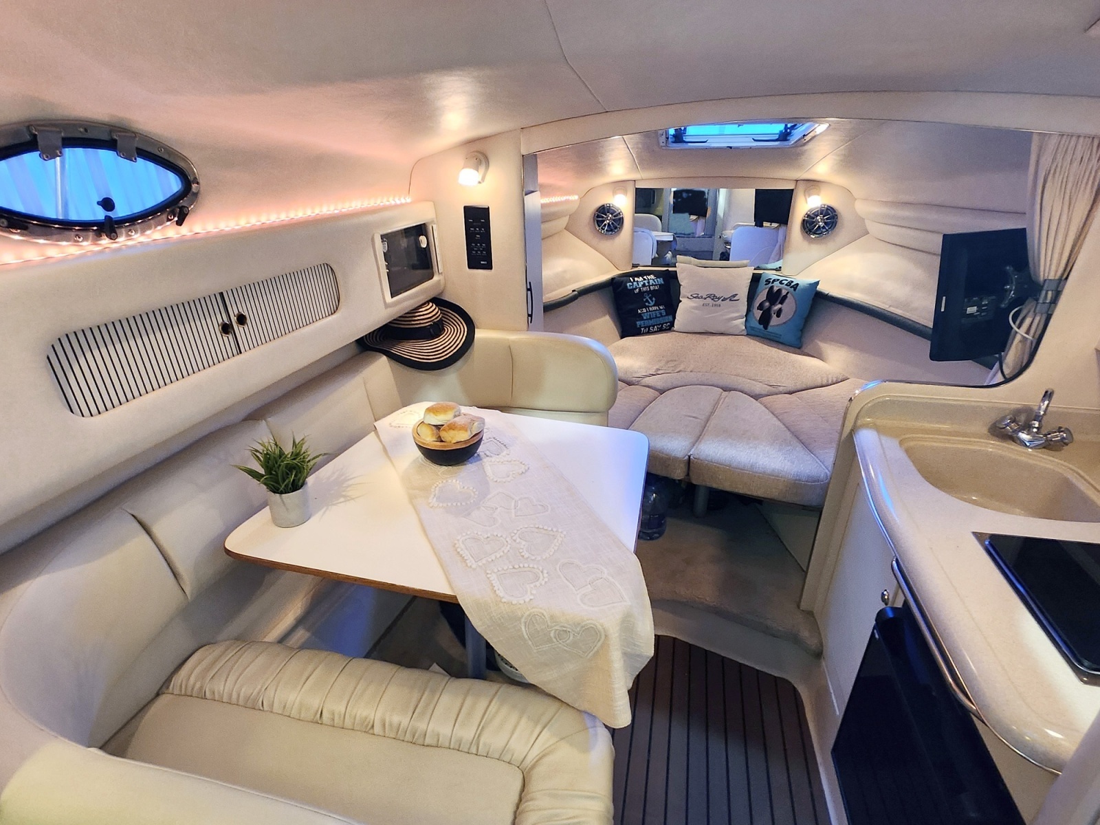 1999 Sea Ray 270 DA Sundancer