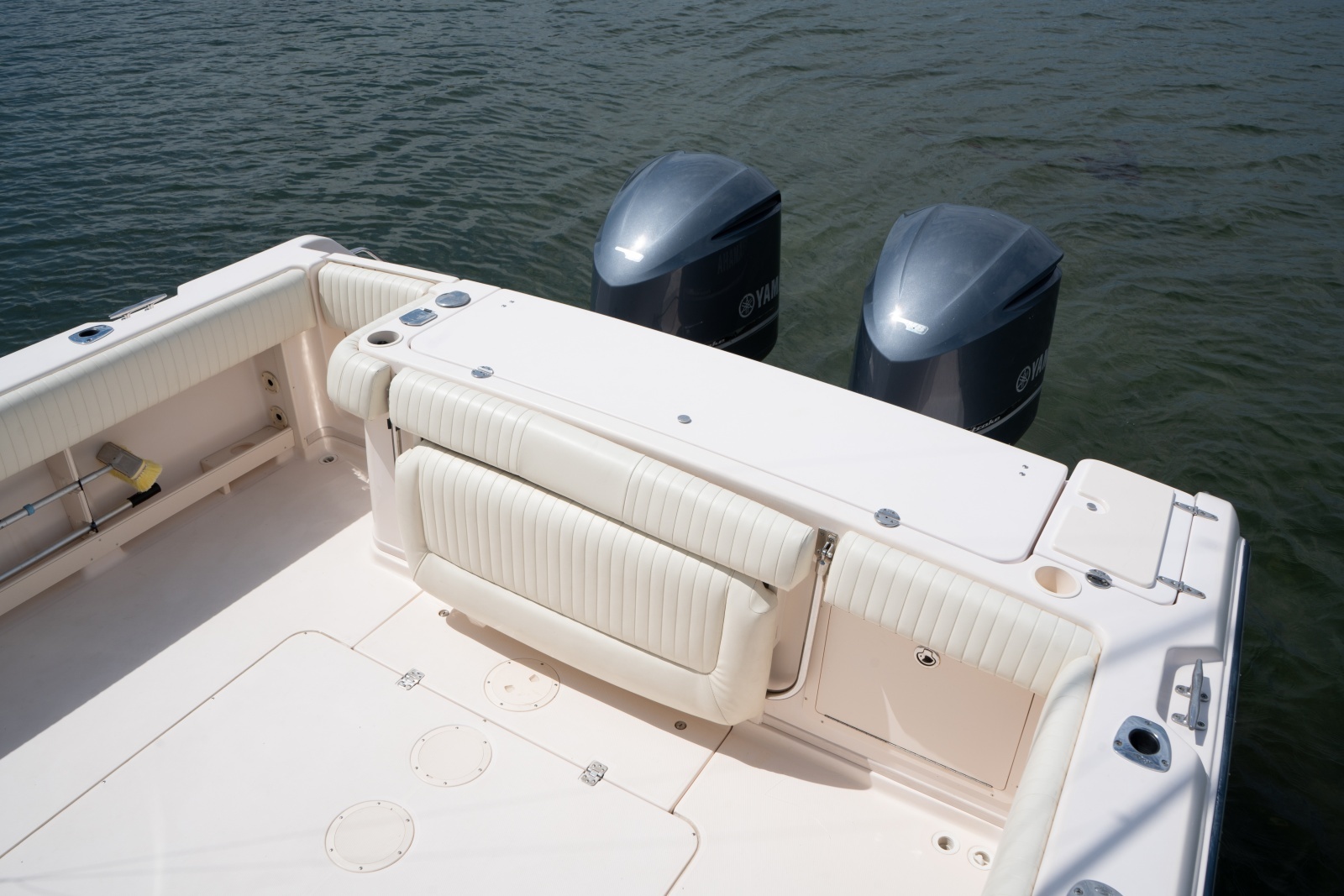 2009 Grady-White Express 330