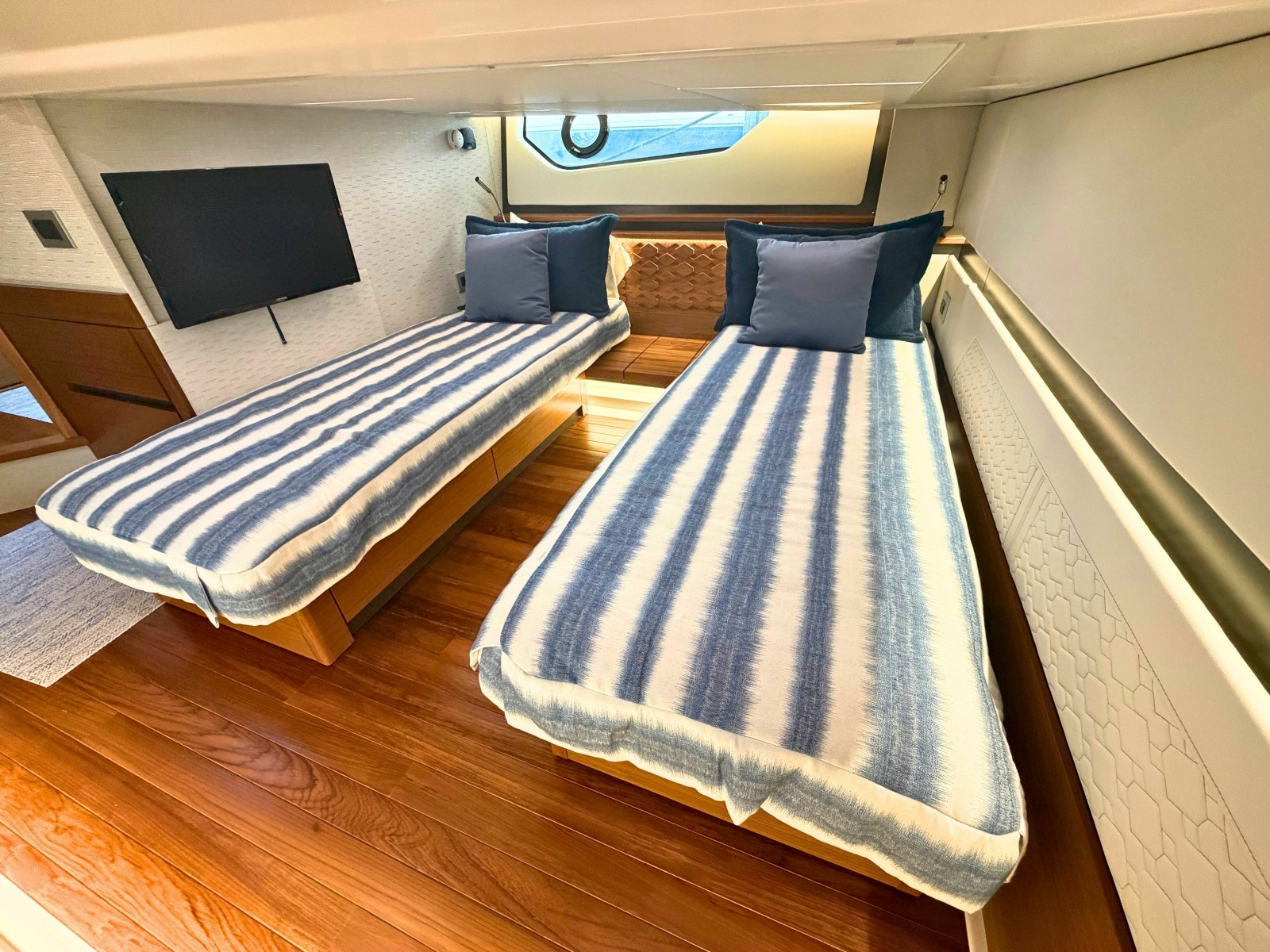 2025 Tiara Yachts 48 LE