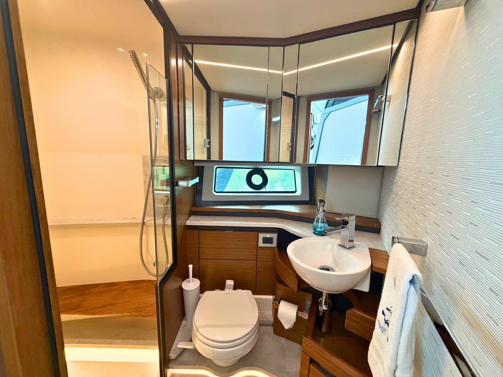 2025 Tiara Yachts 48 LE