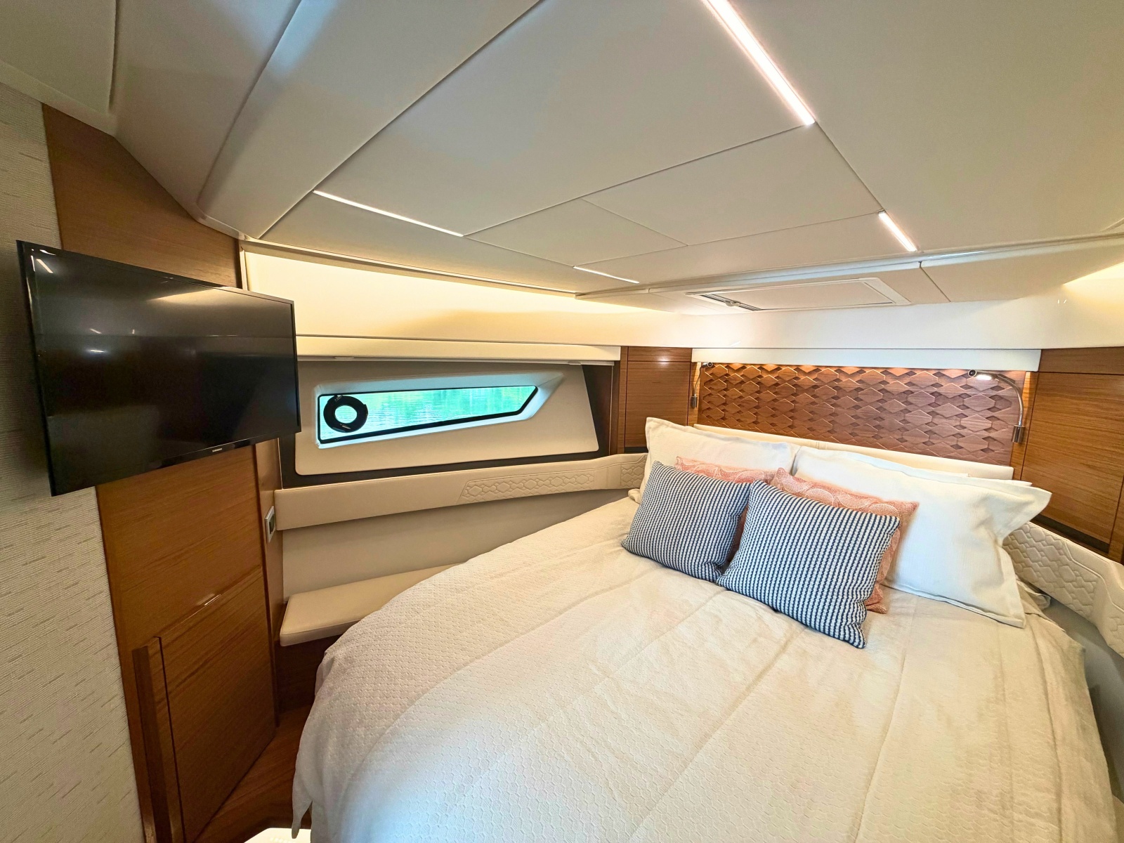 2025 Tiara Yachts 48 LE