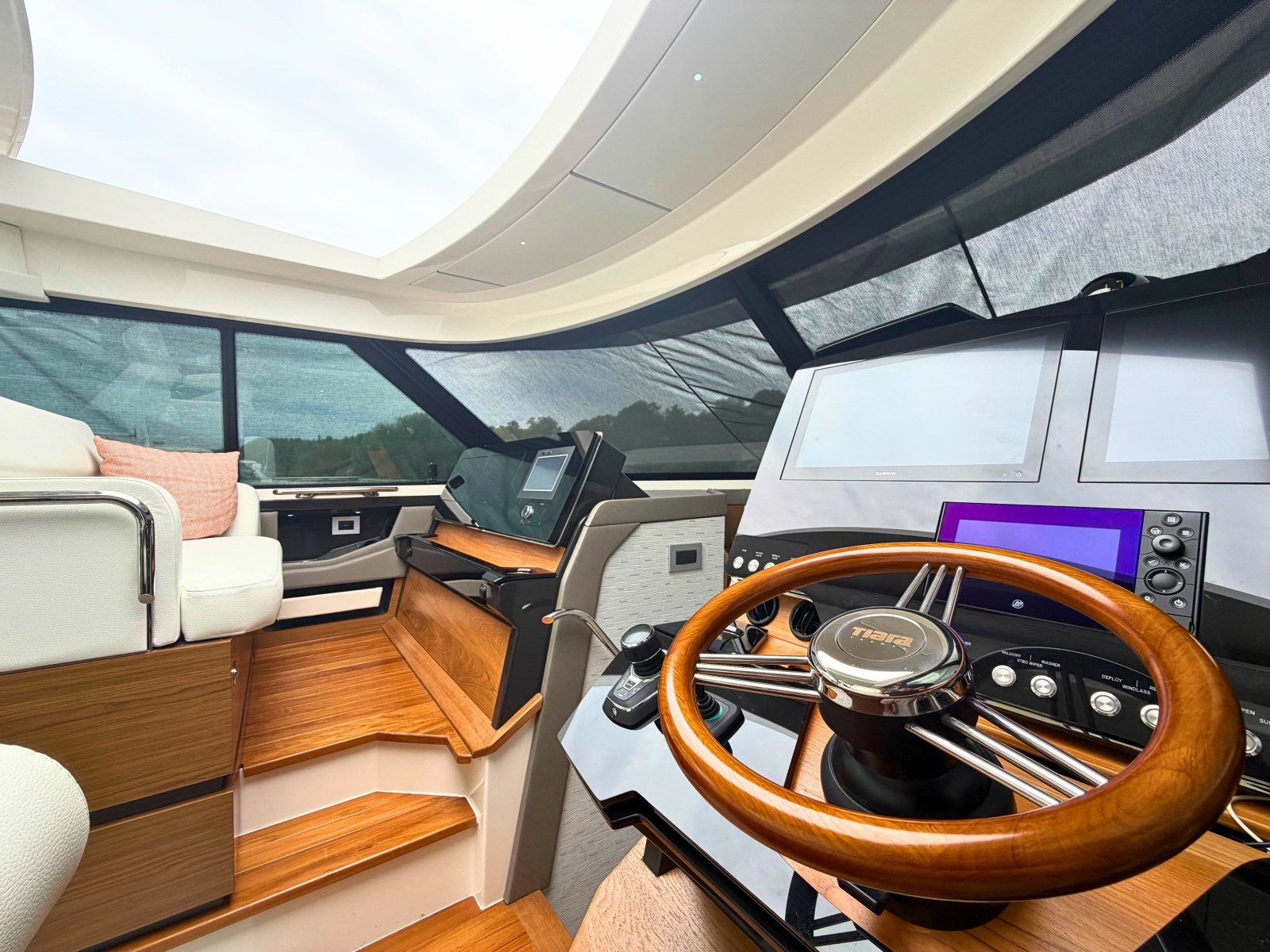 2025 Tiara Yachts 48 LE