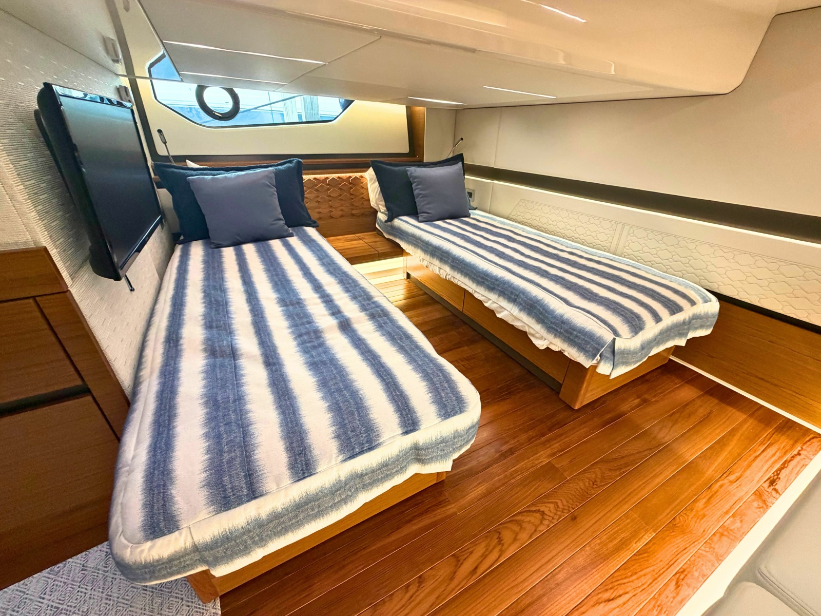 2025 Tiara Yachts 48 LE