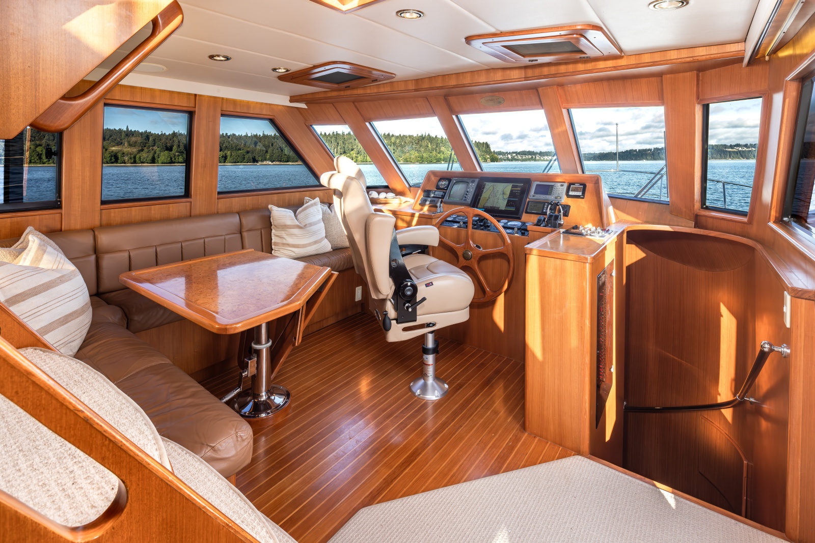 2000 Symbol 50 Pilothouse