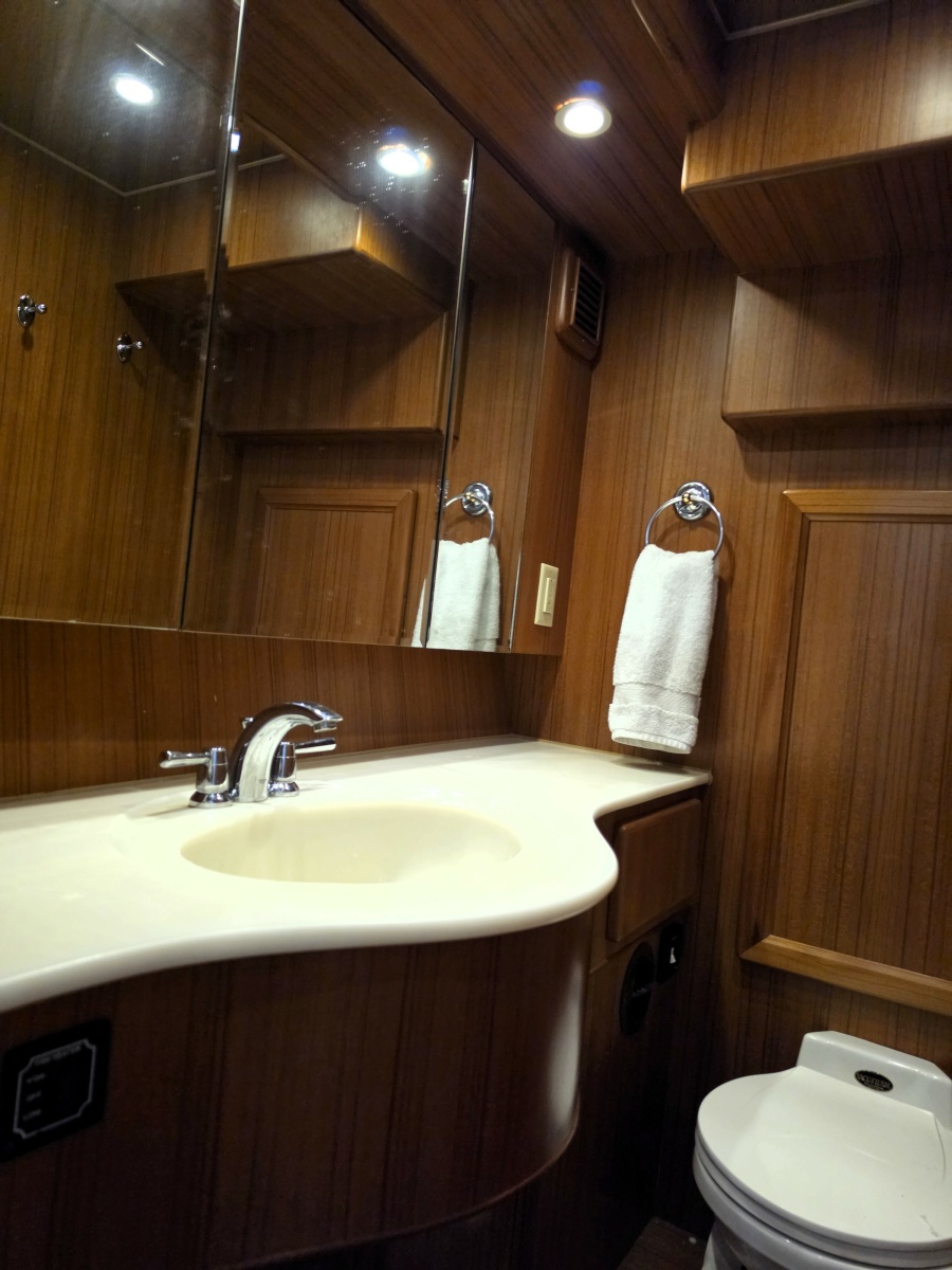 2000 Symbol 50 Pilothouse