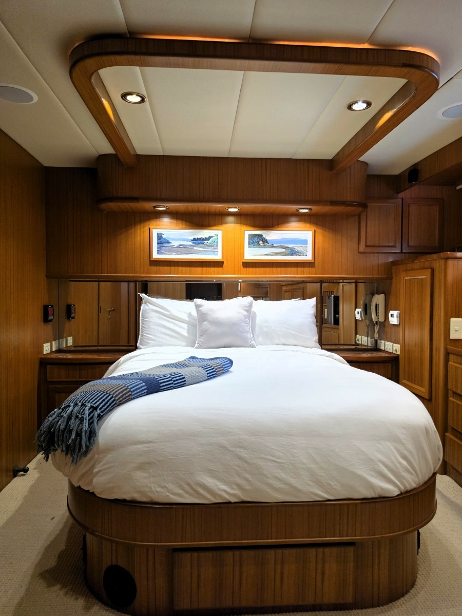 2000 Symbol 50 Pilothouse