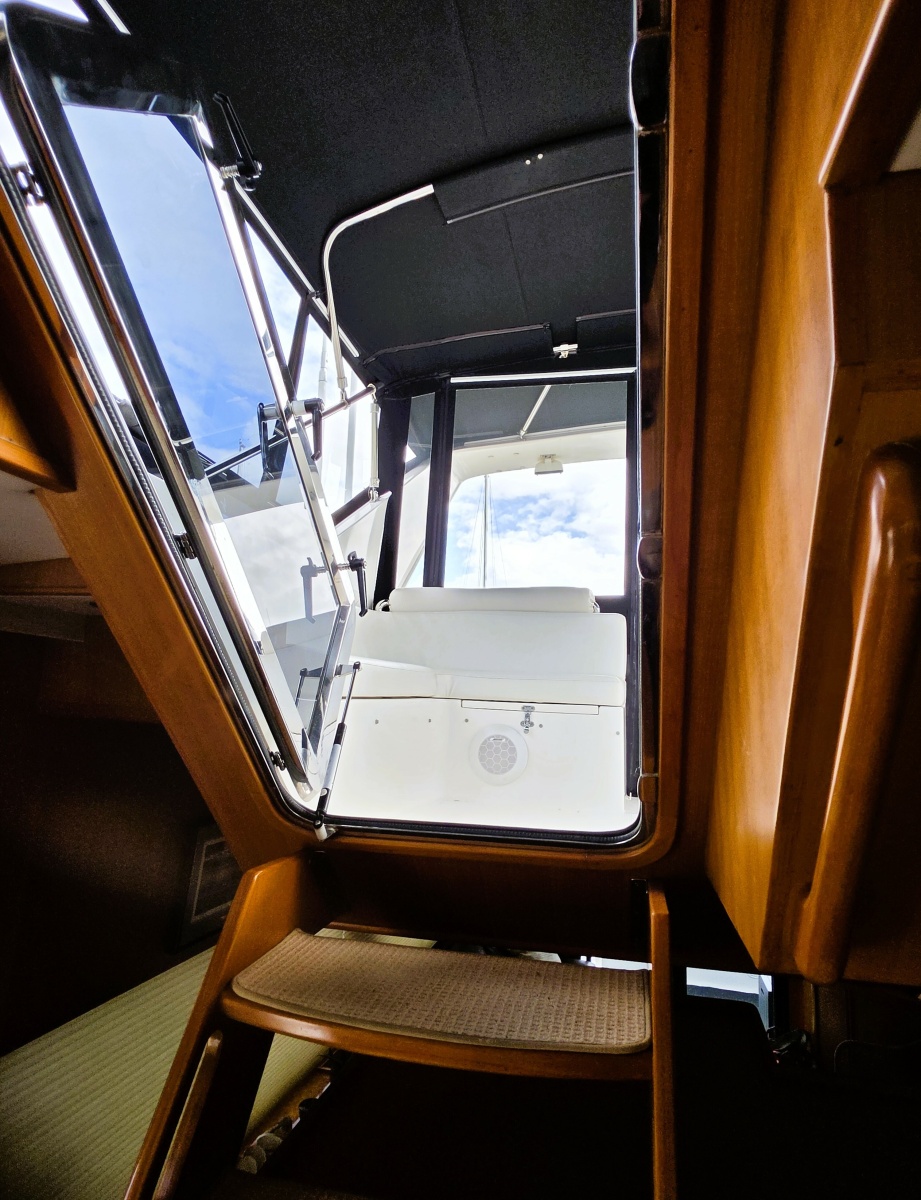 2000 Symbol 50 Pilothouse