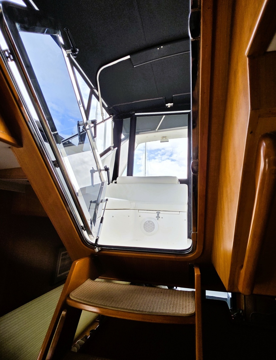 2000 Symbol 50 Pilothouse