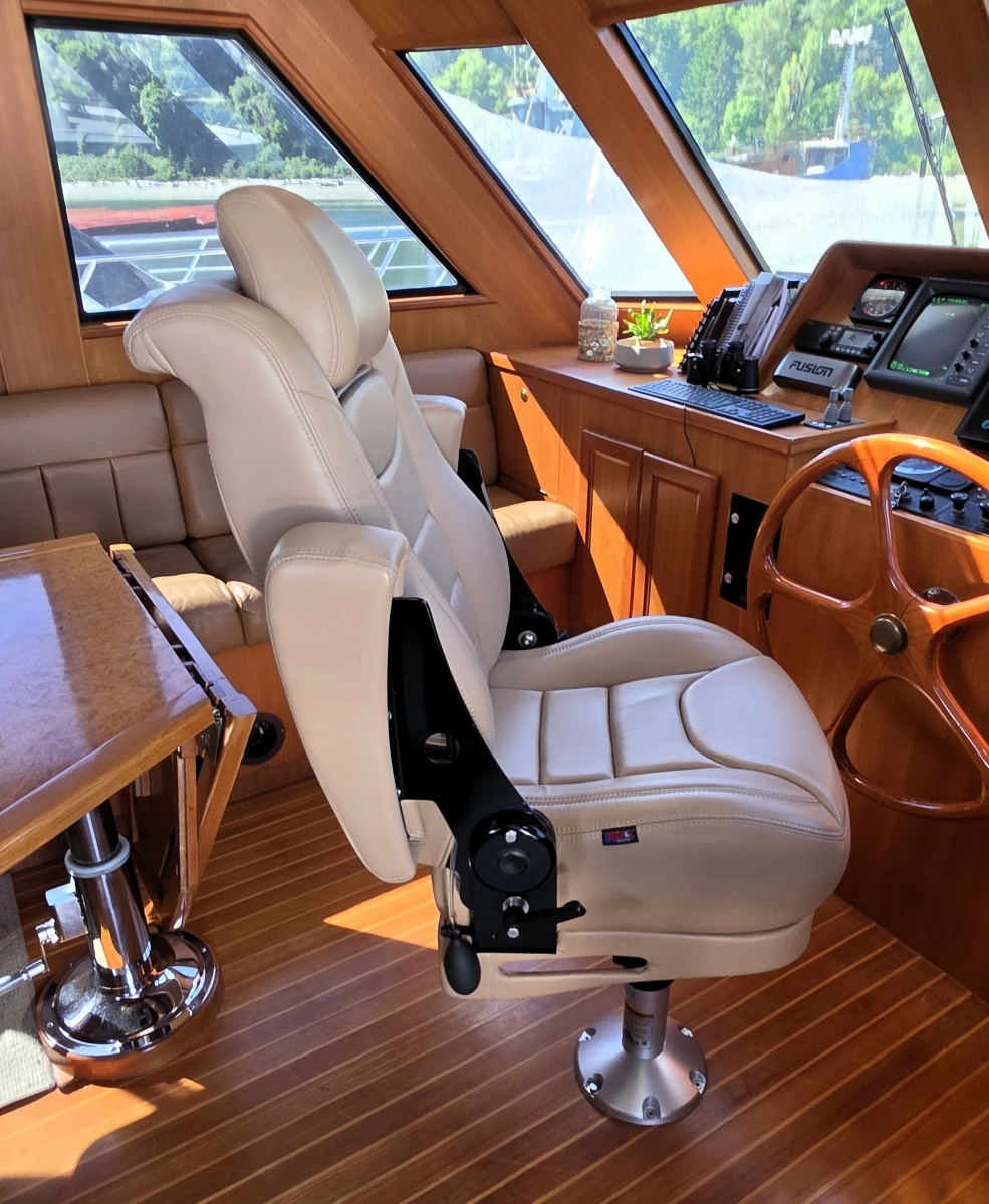 2000 Symbol 50 Pilothouse