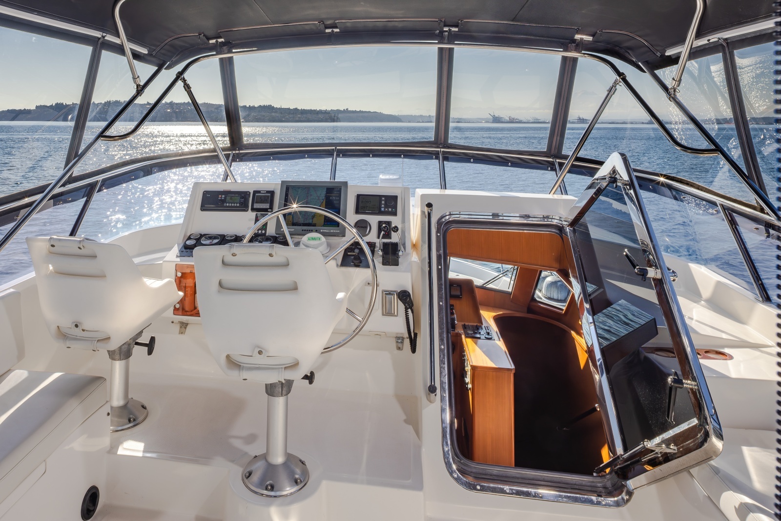 2000 Symbol 50 Pilothouse