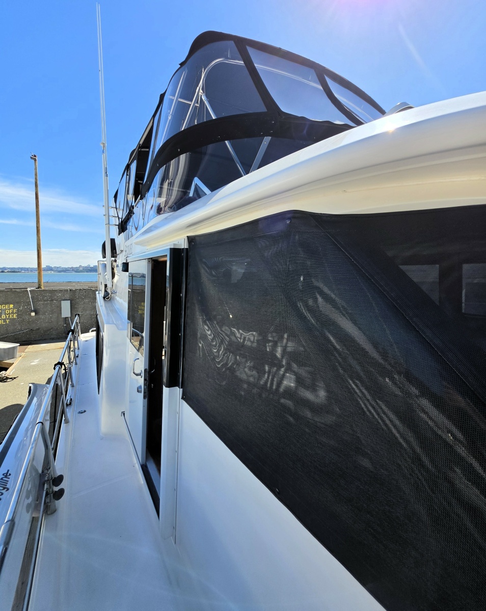 2000 Symbol 50 Pilothouse