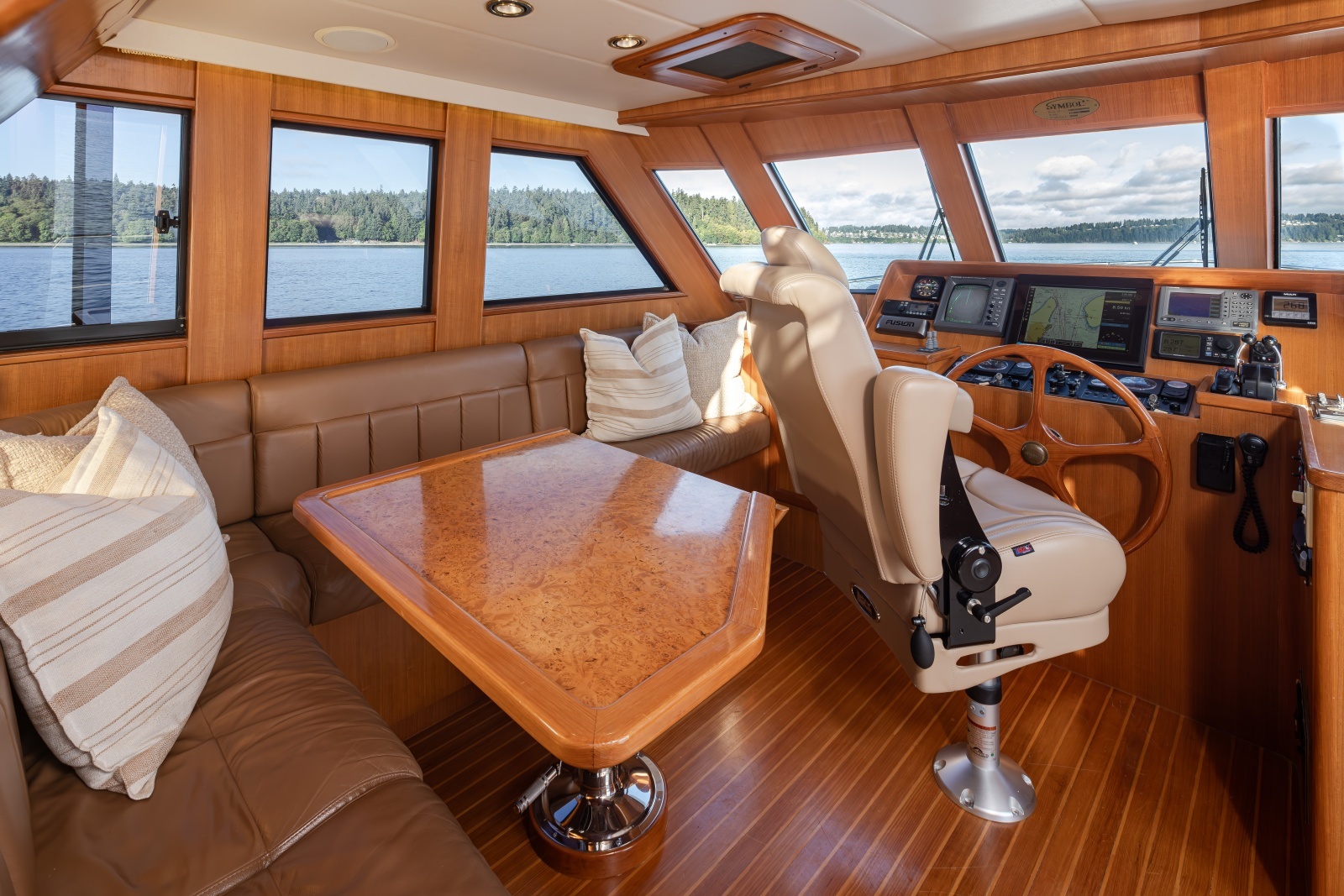 2000 Symbol 50 Pilothouse