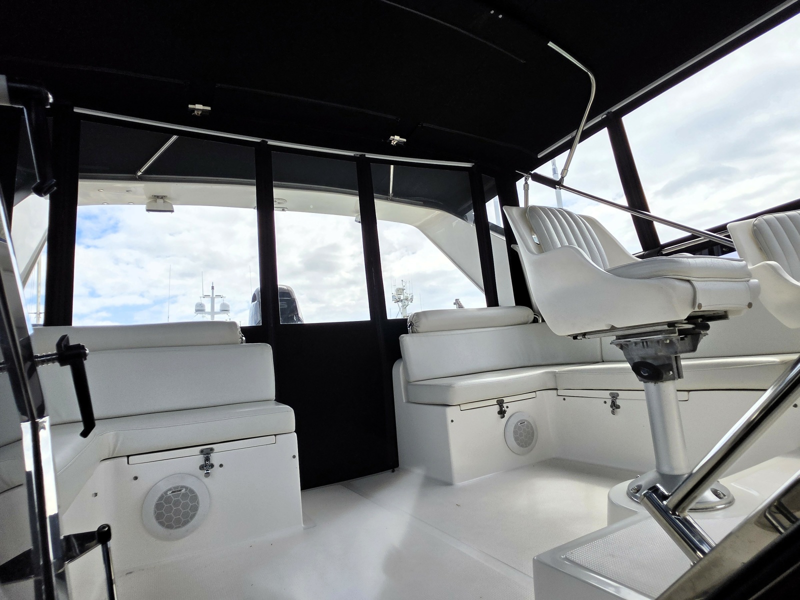 2000 Symbol 50 Pilothouse