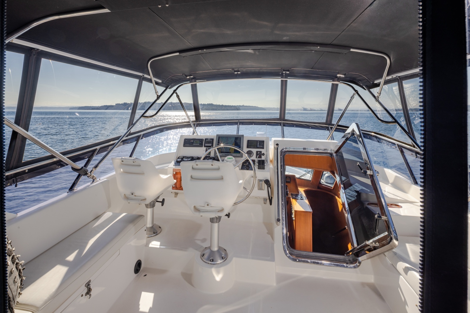 2000 Symbol 50 Pilothouse