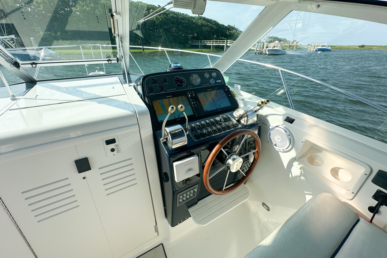 2001 Tiara Yachts 