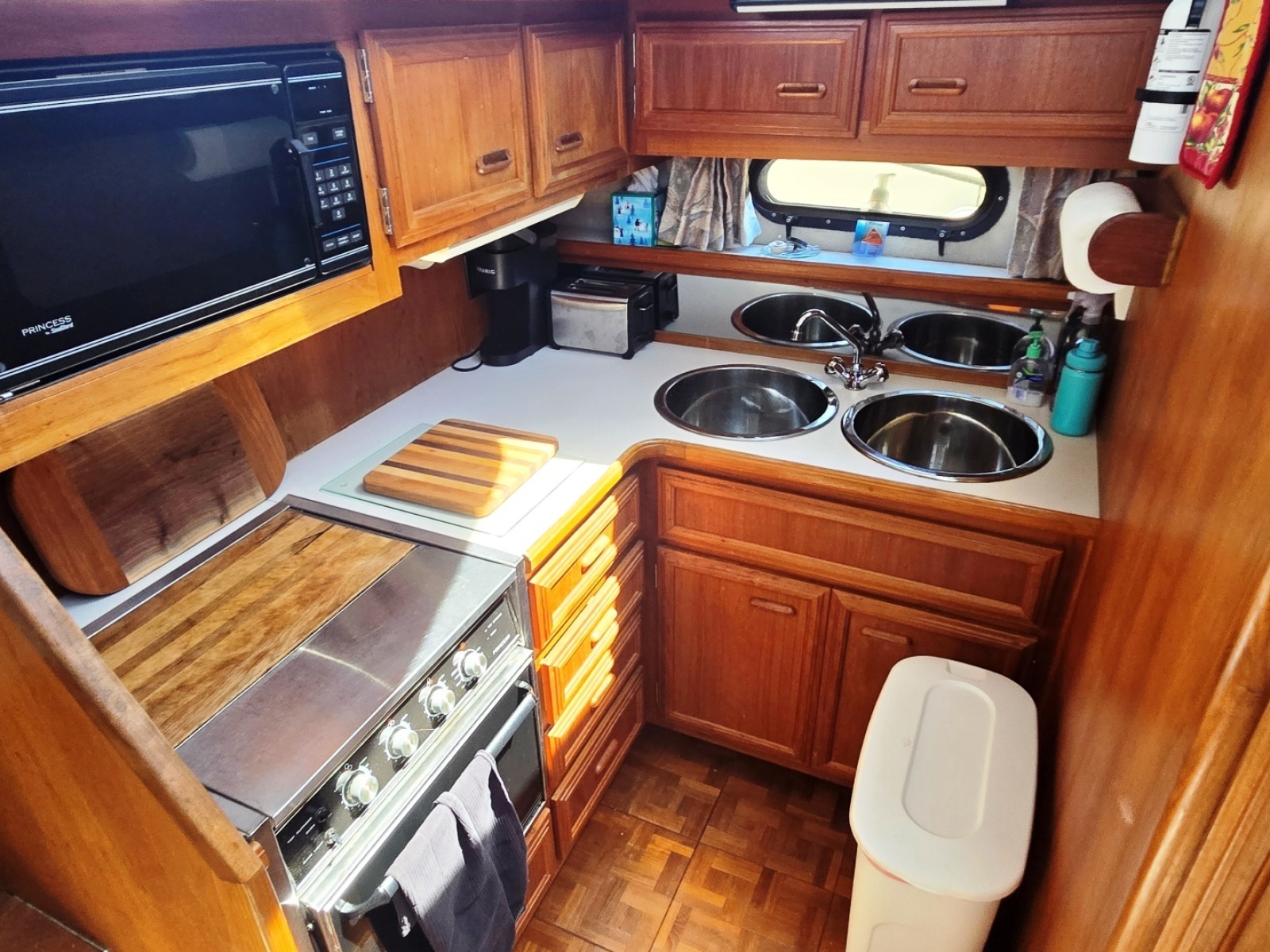 1989 Carver 3807