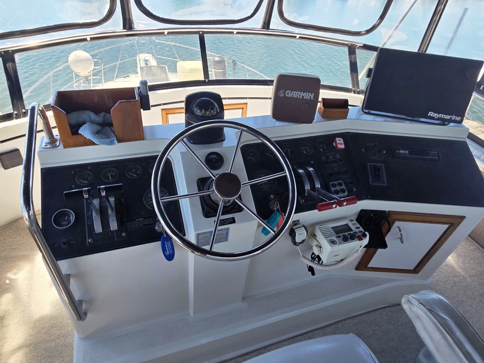 1989 Carver 3807