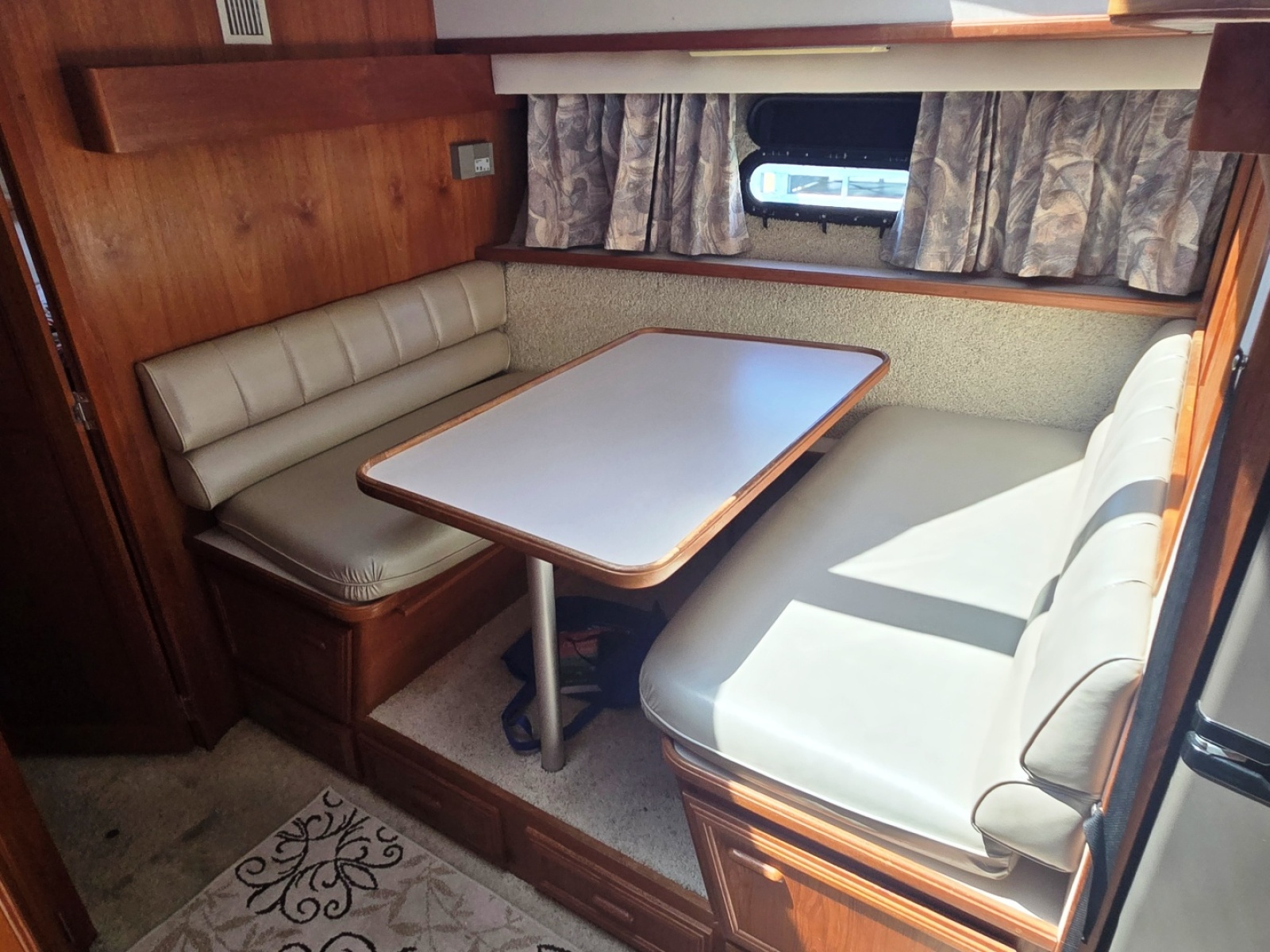 1989 Carver 3807