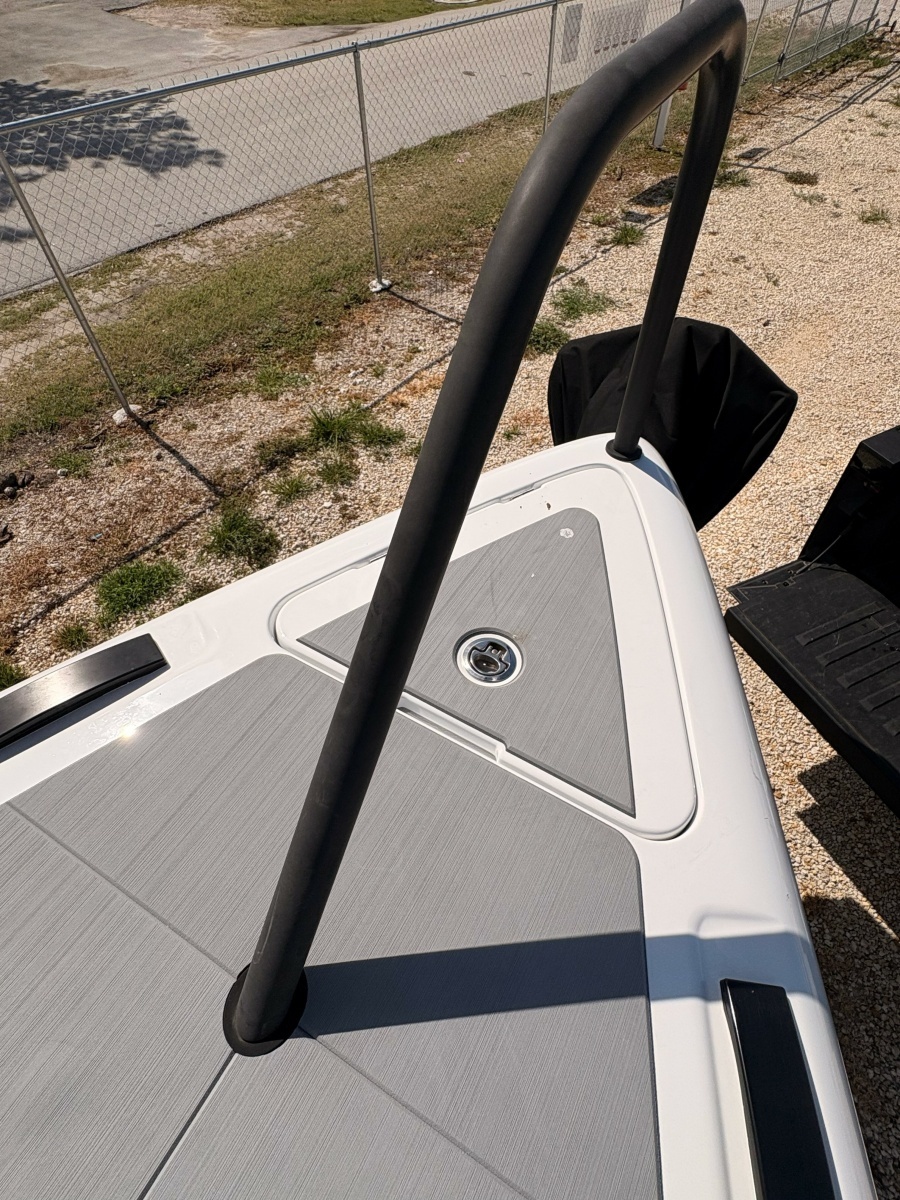 Candela C-8 foredeck