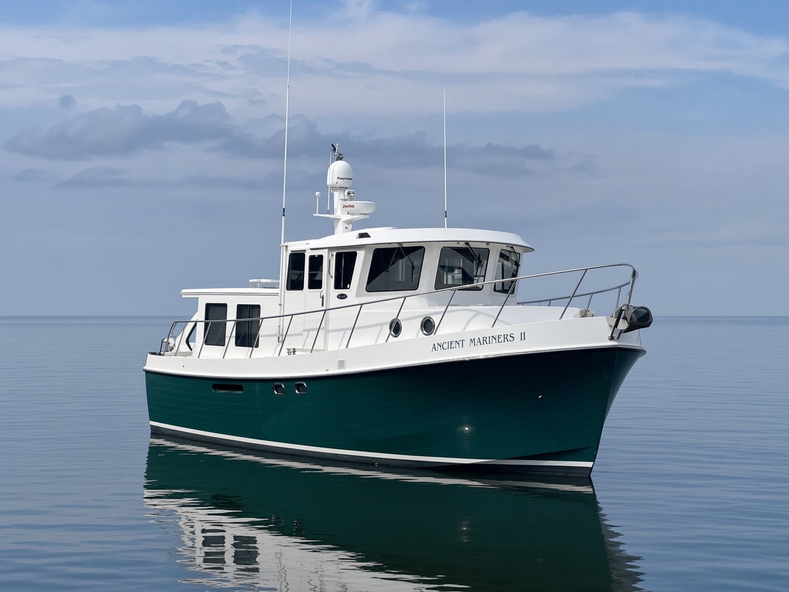 2006 American Tug 41 — Starboard Bow