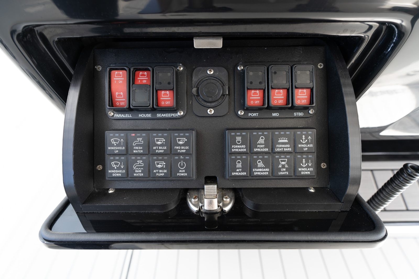 2023 Everglades 395 Center Console