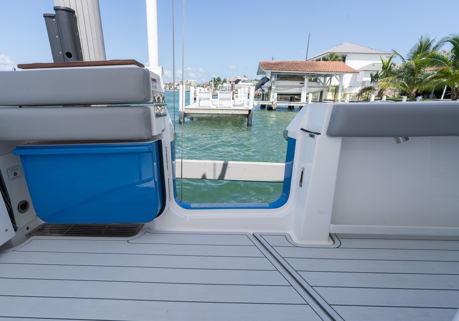 2023 Everglades 395 Center Console
